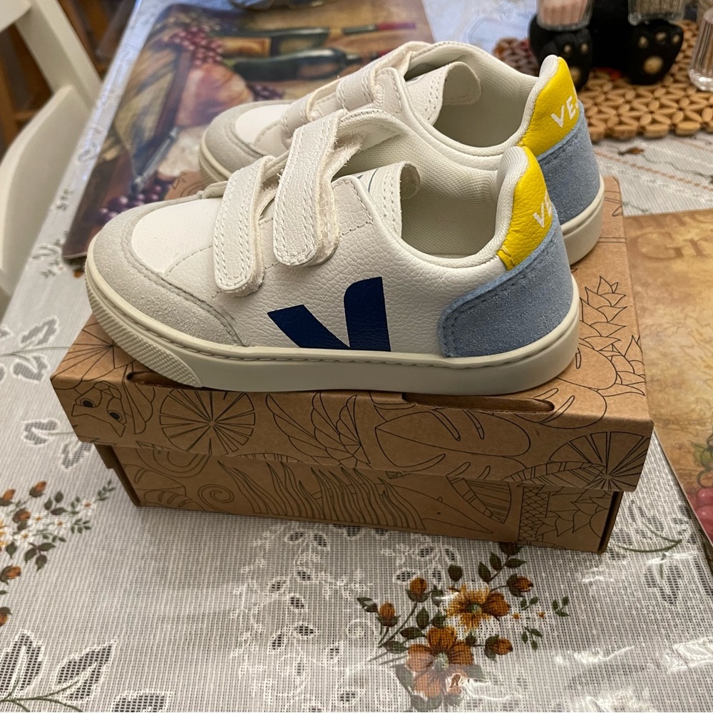 Veja V12 kids sneakers size 10